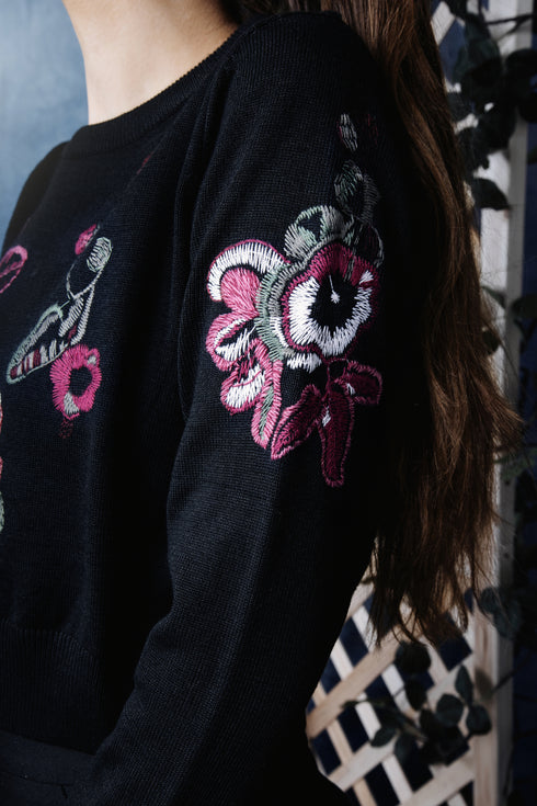 HEV Scattered Floral Embroidery Knit